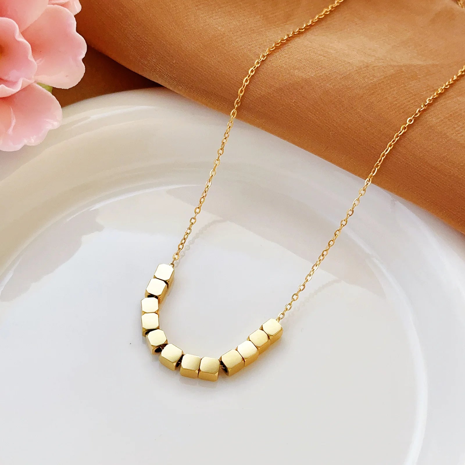 Bead Clavicle Necklace